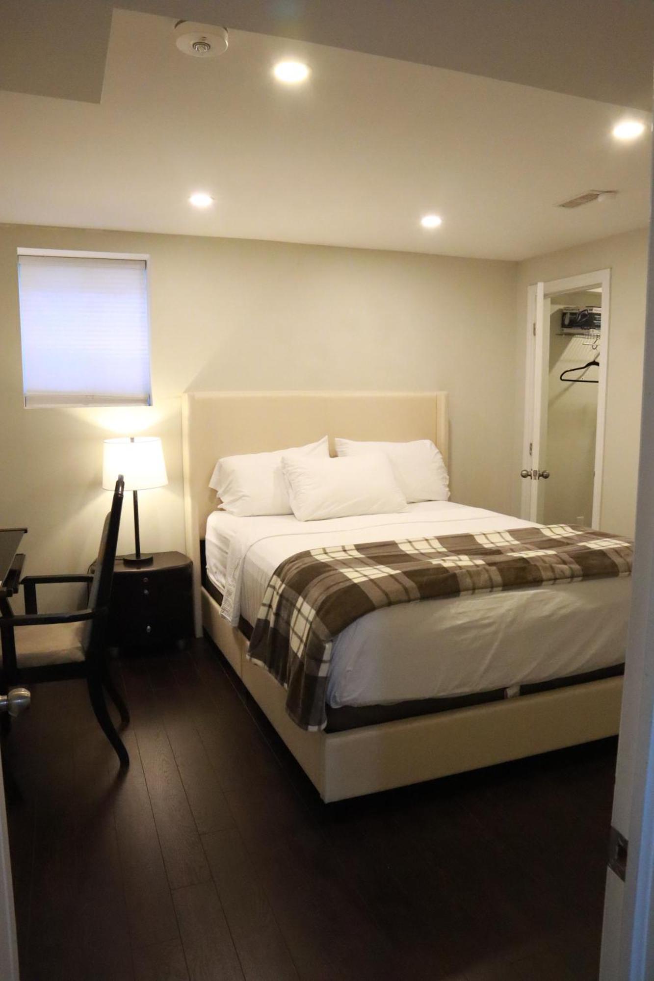 Stunning Furnished 2Bedroom/2Washroom Apartment Brampton Exterior foto